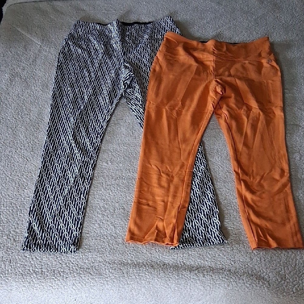 Claiborne Women's Black Patterned and Orange Leggings Set